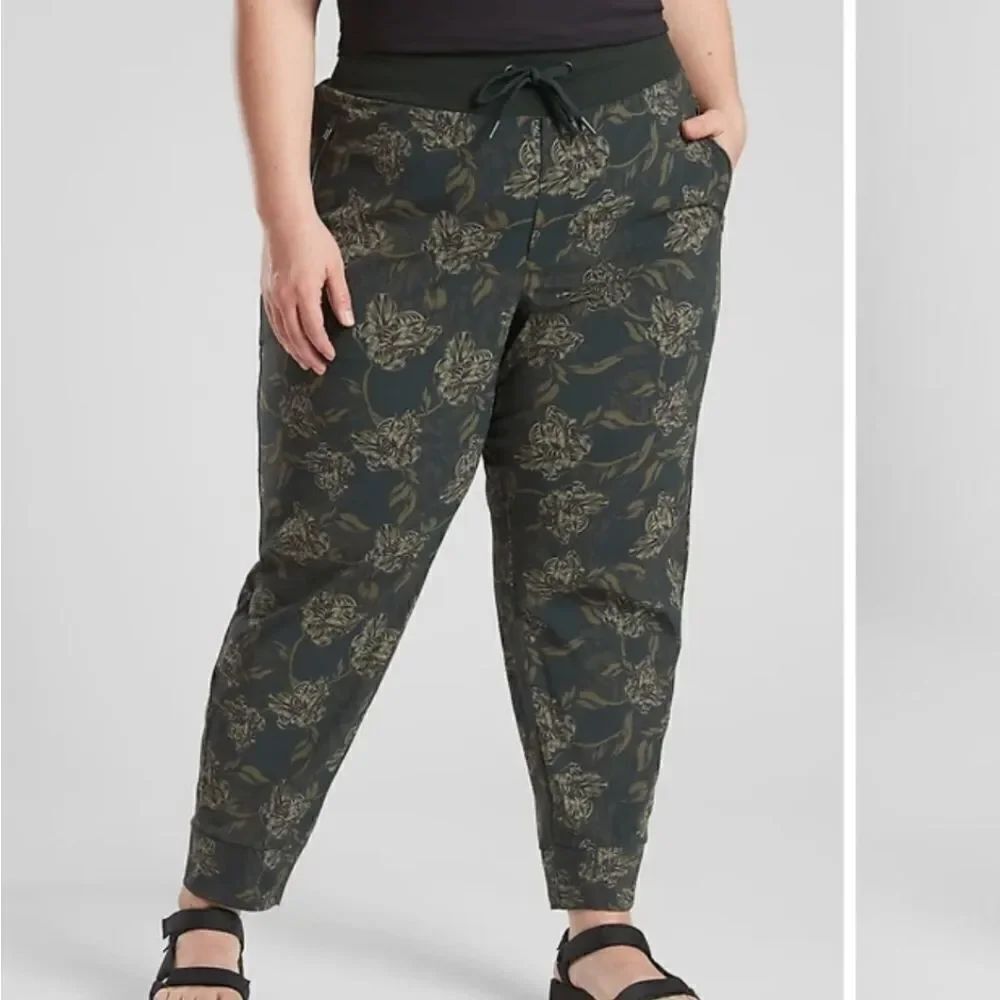 Athleta Trekkie North Jogger